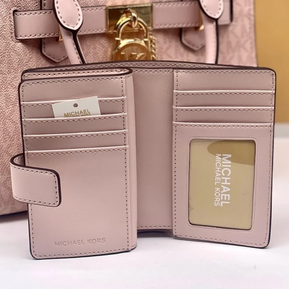 MICHAEL KORS Medium Signature Bifold Wallet Powder Blush